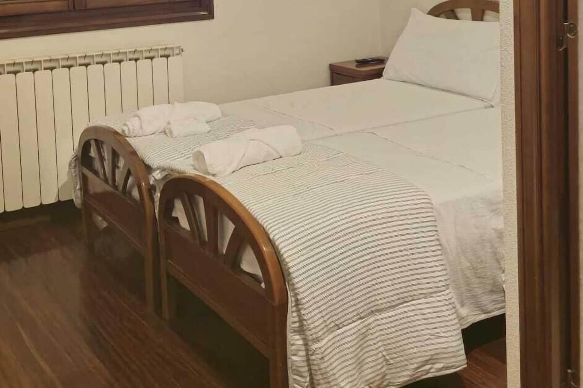 Deluxe Double or Twin Room, Sea View | Free WiFi, bed sheets