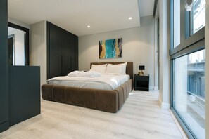 Leilighet – design, ikke-røyk, sjøutsikt | 1 soverom, safe på rommet, blendingsgardiner og strykejern/-brett