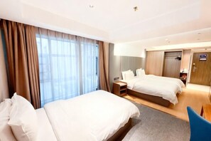 A hotel room with two beds, a desk, a chair, a wardrobe, and a large window with curtains. - Starway Hotel (Fengze Plaza Donghu Street) (Quanzhou)