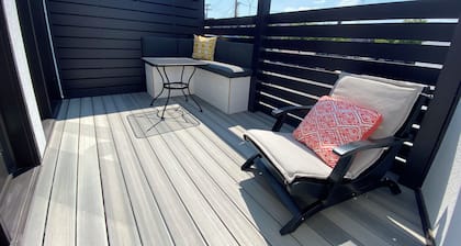 2 Bedroom, 2 Bath, City View Flatt - Short Walk to Many Local Restaurants, Pubs, & Seneca Lake