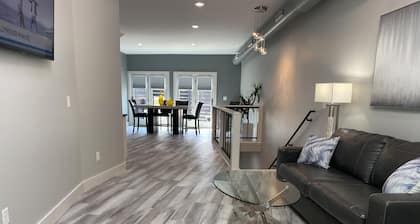 2 Bedroom, 2 Bath, City View Flatt - Short Walk to Many Local Restaurants, Pubs, & Seneca Lake