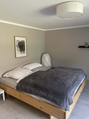 4 bedrooms, travel cot, free WiFi, bed sheets - Farmhouse with pool (Ziesar)