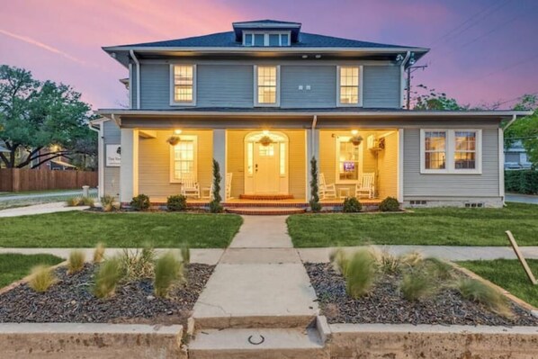 Exterior - The Vanderbilt Mansion Apt 11 Near Downtown and TWU (Denton)