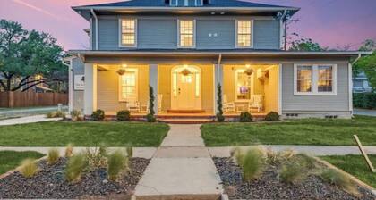 The Vanderbilt Mansion Apt 12 Near Downtown and TWU