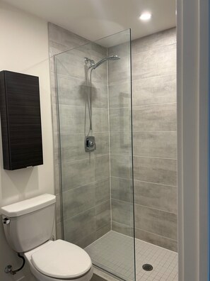 Haartrockner, Seife, Toilettenpapier