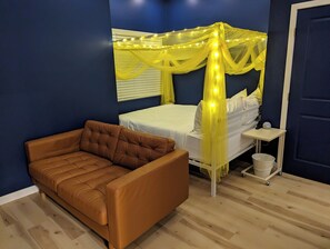2 habitaciones, tabla de planchar con plancha, wifi y ropa de cama 