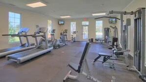 A gym with treadmills, elliptical machines, and weightlifting equipment. - RBC 2 Heritage Golf Week 2-BR resort Hilton Head Island - AC, WiFi, fitness room (Hilton Head Island)