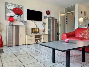 House | Living area - Apartment in Petten Near the Beach (Petten)