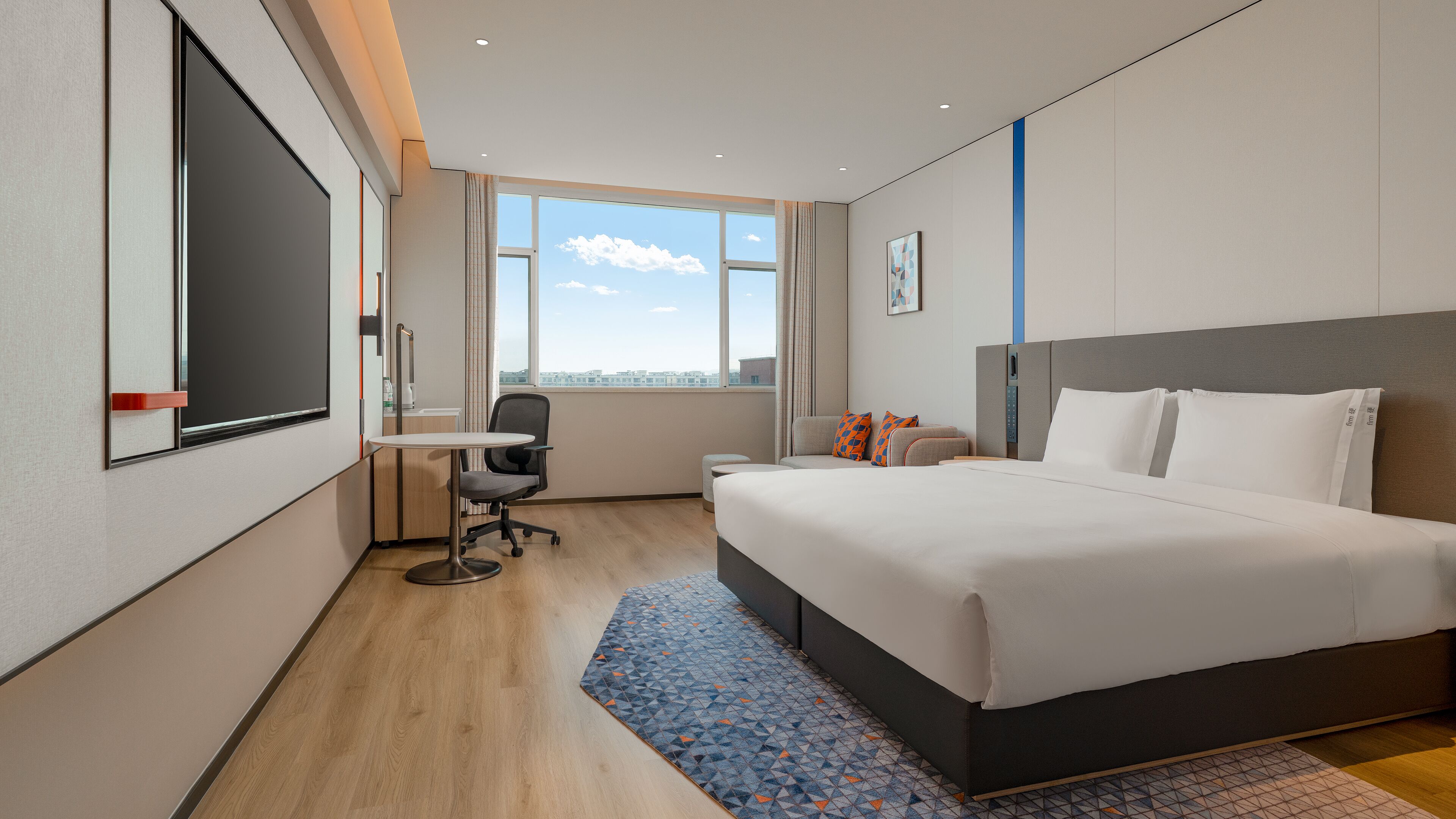 Phòng Tiêu chuẩn, 1 giường cỡ king (Extra Floor Space) | Chăn bông, bàn, màn/rèm cản sáng, phòng cách âm 
