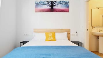Habitación doble, baño privado | Escritorio y wifi gratis