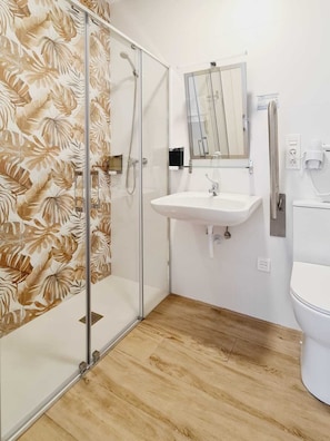 Double Room, Private Bathroom | Bathroom | Shower, hair dryer, towels, soap - Bilbao ROOMS Lidon (Bilbao)