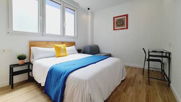 Double Room, Private Bathroom | Desk, free WiFi