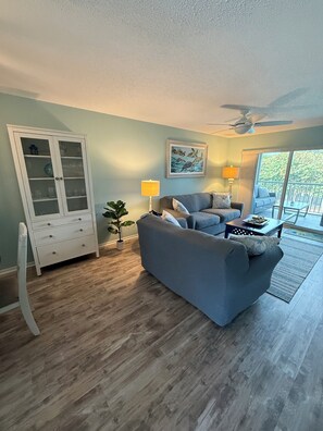 Smart TV - Island Time - 2 Minute Walk To The Beach & Heated Pool (Holmes Beach)
