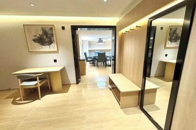 Eman Hotel (Sanpailou Street Hongqiao Subway Station Branch)