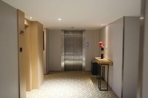 Unclassified image, 5 of 8, button - Eman Hotel (Sanpailou Street Hongqiao Subway Station Branch) (Nanjing)