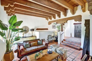 Maison Luxe, plusieurs lits, animaux de compagnie acceptés, vue vallée | Coin séjour