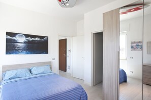 1 slaapkamer, een strijkplank/strijkijzer, internet