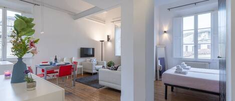 2 habitaciones, tabla de planchar con plancha, wifi y ropa de cama
