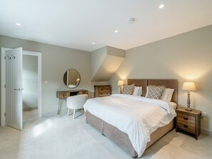 4 bedrooms, free WiFi, bed sheets