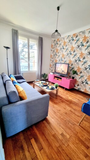 Smart TV, books