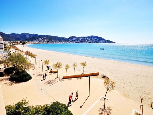 Apartment in Roses Near Santa Margarita Beach