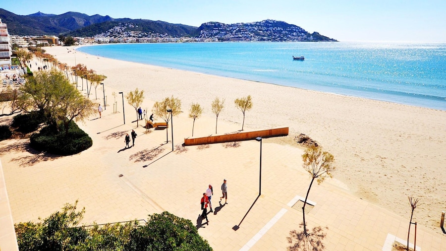Apartment in Roses Near Santa Margarita Beach