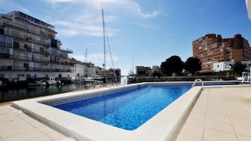 Apartment | Pool | Outdoor pool