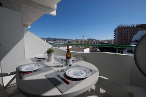 Apartment | Outdoor dining - Apartment in Roses Near Santa Margarita Beach (Roses)