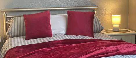 1 chambre, bureau, fer et planche à repasser, Wi-Fi gratuit