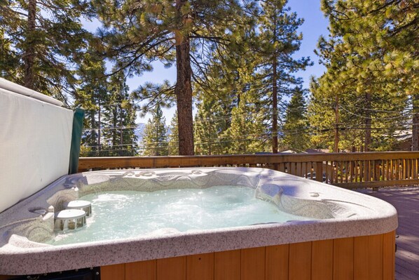Outdoor spa tub