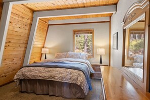 5 bedrooms, desk, iron/ironing board, travel crib
