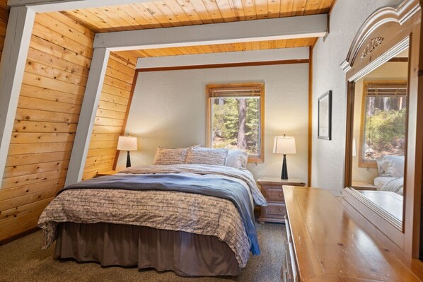 5 bedrooms, desk, iron/ironing board, travel cot