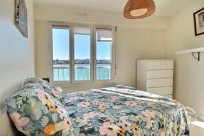 2 chambres, fer et planche à repasser, Wi-Fi gratuit, draps fournis