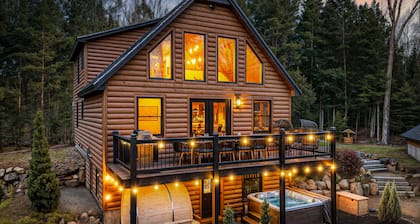 Adventure&Wellness ~Hot Tub ~Sauna ~Theater ~Boot Room ~15min to Sunday River