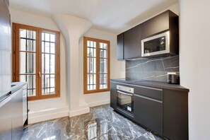 Appartement | Cuisine privée | Réfrigérateur, micro-ondes, four, plaque de cuisson