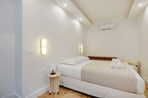 Apartment | 1 bedroom, laptop workspace, iron/ironing board, bed sheets