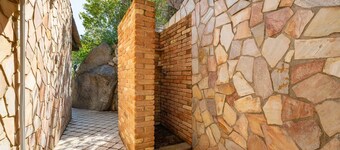 Alessandra’s Garden Hideaway