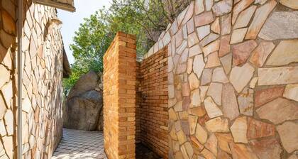 Alessandraâs Garden Hideaway