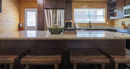 9 Bedroom Group-Friendly Retreat in Pigeon Forge