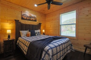 9 bedrooms, iron/ironing board, WiFi, bed sheets - 9 Bedroom Group-Friendly Retreat in Pigeon Forge (Pigeon Forge)