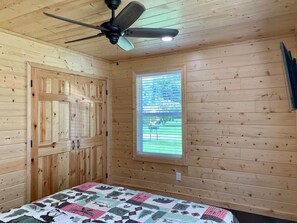 3 slaapkamers, een strijkplank/strijkijzer, wifi, beddengoed