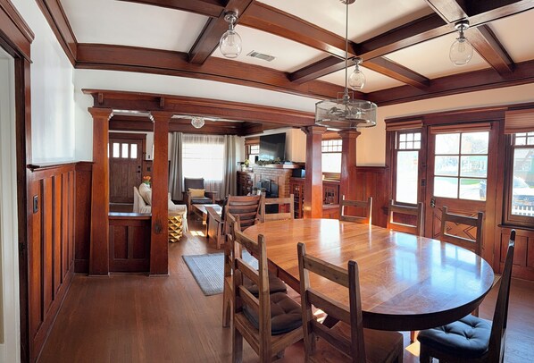 Dining - Charming 3-bedroom house with AC, walking distance to downtown Paso Robles (Paso Robles)