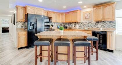 Modern Guest Suite, King Ensuite, Downtown Airport