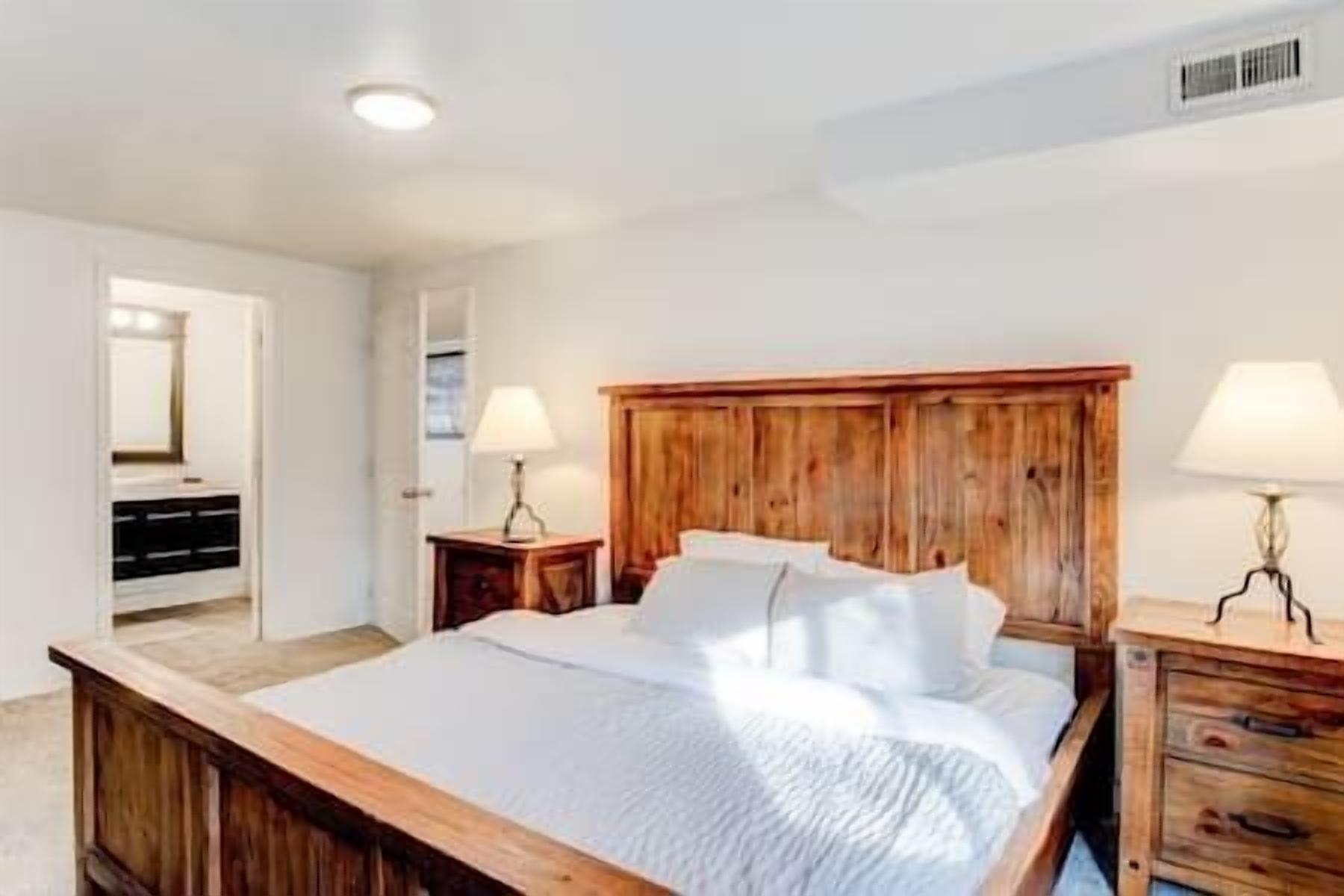 4 bedrooms, desk, iron/ironing board, free WiFi