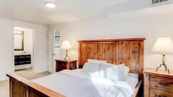 4 bedrooms, desk, iron/ironing board, free WiFi