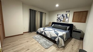 4 bedrooms, desk, iron/ironing board, free WiFi