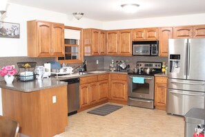 Kühlschrank, Mikrowelle, Geschirrspüler