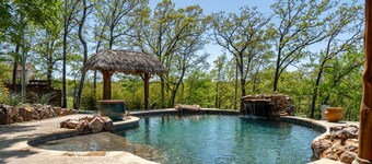Large 5-bedroom house with WiFi, salt water pool, pool table and shuffle board!