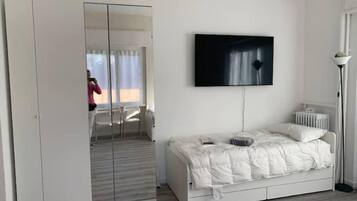 1 bedroom, iron/ironing board, WiFi, bed sheets