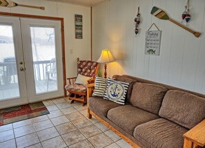 Fireplace - Townhouses 3 & 5 (Sleeps 1-10) - Offer a Full Size Kitchen/Sitting Area, 2 Full size bathrooms with tub/shower units, 3 Queen beds, 1 twin bed, 2 Full Beds. (Eddyville)